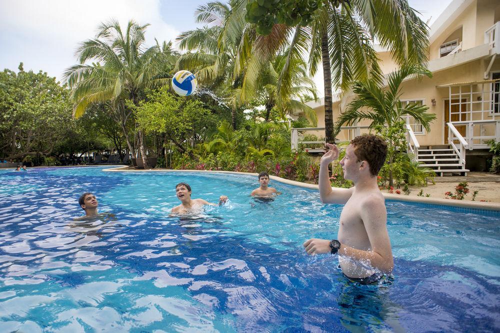 Paradise Oceanic Hotel West Bay Buitenkant foto