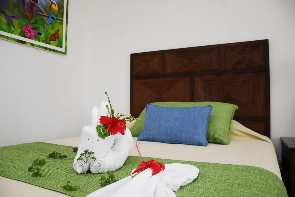 Paradise Oceanic Hotel West Bay Buitenkant foto